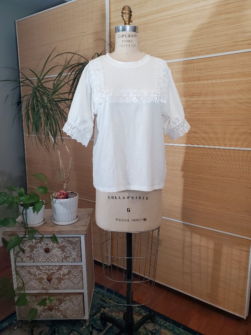 Pre-Loved Sundance White Puff Sleeve Lace Trim Tee size L